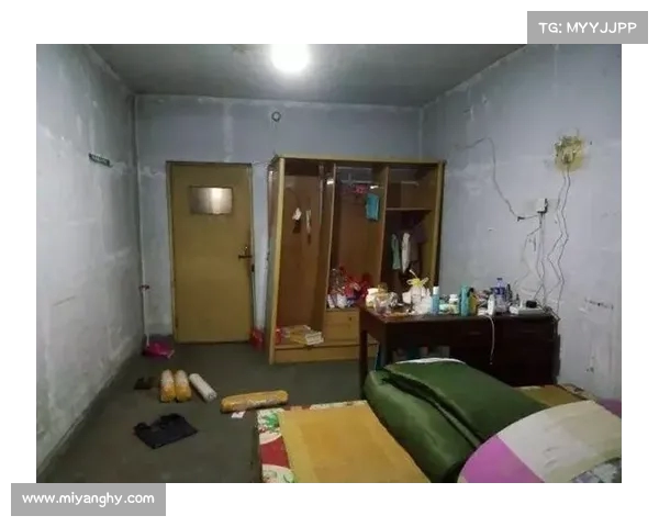 重庆女黑老大谢才萍的奢华生活:包养男宠的背后秘密与落网日记揭秘 重庆女黑老大谢才萍的奢华生活:包养男宠的背后秘密与落网日记揭秘